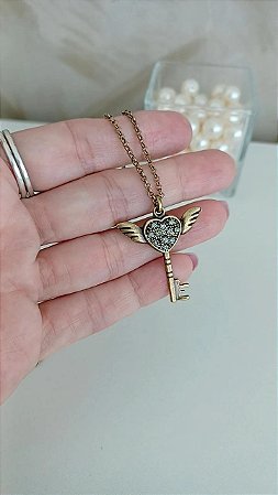 Colar chave coração alado (ouro velho) - COL971