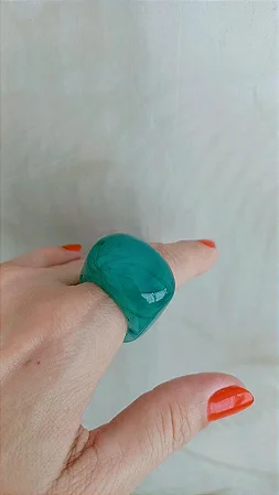 Anel de resina na cor esmeralda (TAMANHO 21) - AN238