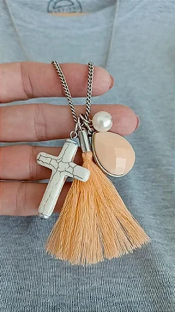 Colar patuá com cruz, tassel, gota e pérola - COL1252