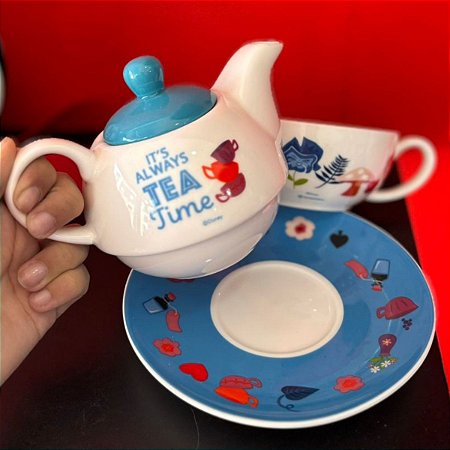 Bule Alice no País das Maravilhas 2 em 1
