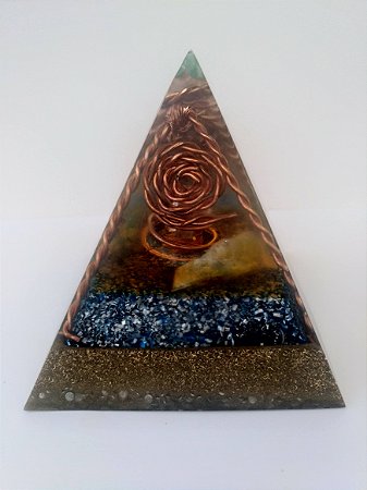 Orgonity Piramidal c/ Quartzo Verde e Esmeralda