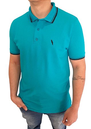Polo em piquet algodão e elastano cor verde ciano com frisos pretos coleção elegance arara