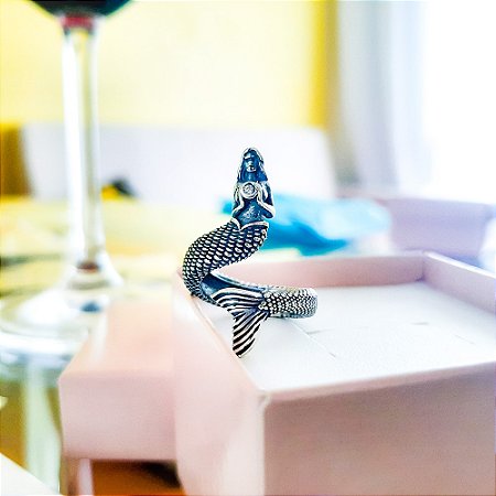 Anel exclusivo e esculpido Sereia em prata maciça e zircônia
