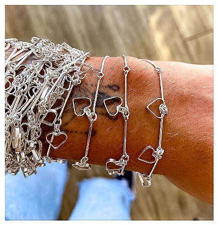 Pulseira palito com corações em prata 925