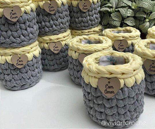 Cesto em crochê com etiqueta personalizada - Lembrancinhas ( 20 unidades)