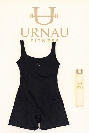 Macaquinho curto com bolsos nas laterais- Preto- tamanho: 36/44