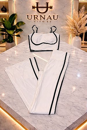 Conjunto de calça flare- branco - Tamanho: G