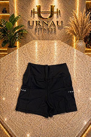 Short corredora com bolsos laterais- cumprido - Preto- tamanho: M