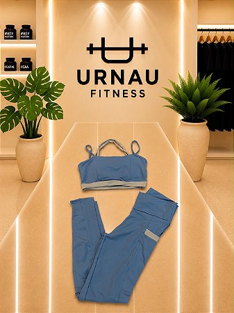 Conjunto top e calça azul bebê com off white- tamanho: 38/44