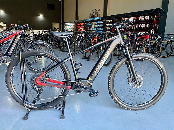 BICICLETA ELETRICA ARO 29 OGGI 8.2 2024 TAMANHO 17 PRETO/VERMELHO - SEMINOVA