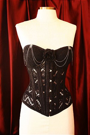 Overbust corset model with cup in single guipure lace layer