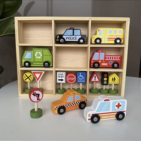 Brinquedo Carrinhos e Placas de Trânsito