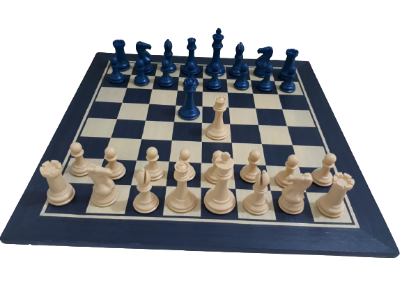 Peça de xadrez de exposição múltipla no jogo de tabuleiro de xadrez com  moeda de dinheiro e livro de fundo de conta bancária, investimento, líder  de equipe, economia, estratégia de negócios, finanças