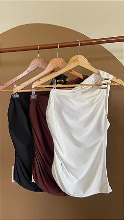 BLUSA OMBRO SÓ COM DETALHE (COM OPÇÕES DE CORES)
