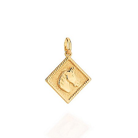 PINGENTE MASCULINO FOLHEADO A OURO FORMATO LOSANGO COM DETALHE DE CAVALO. MED 2,70CM ROMMANEL 541954