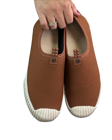 Tênis retrô caramelo