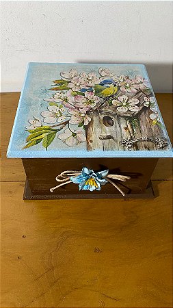 Caixa pássaro e flor