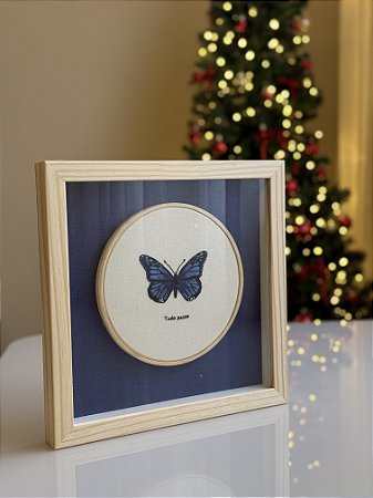 QUADRO BORDADO BORBOLETA AZUL