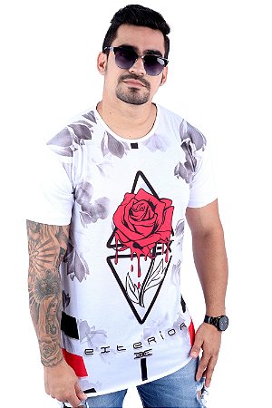 camisa branca com rosas vermelhas