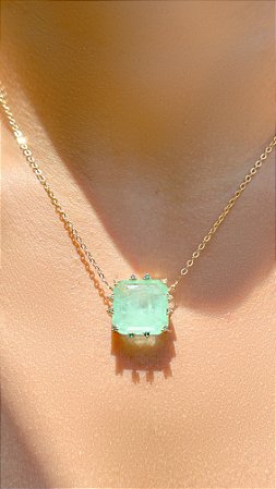 Colar com Pingente de Zircônia Quadrada Fusion Esmeralda Claro com Zircônias em Tons de Verde ao Redor