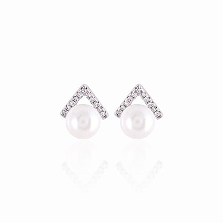 Brinco de Pérola com Base Triangular Cravejada com Zircônias Brancas
