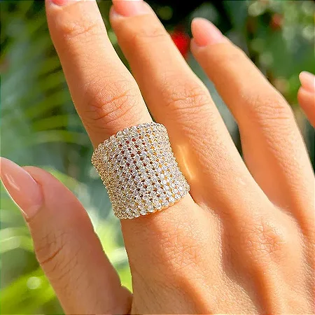 Anel em Prata Largo Tramado com Cravação Pavê com Banho de Ouro 18k