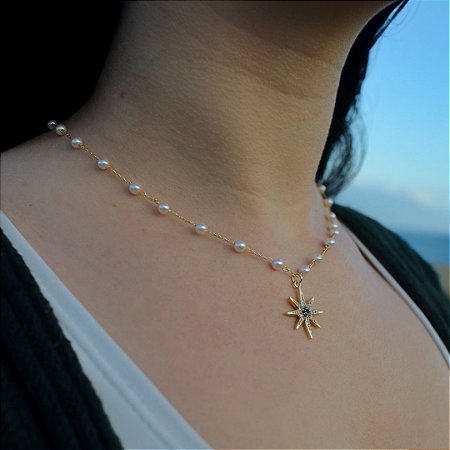 Colar mini pérolas com estrela cravejada com zircônias banhado a ouro