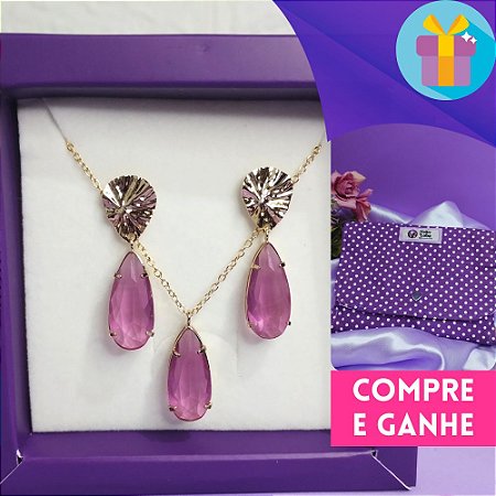 Conjunto colar e brinco com base martelada e gota de zircônia fúcsia banho de ouro