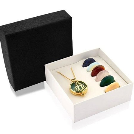 Kit relicário com 7 pedras e colar  pingente Nossa Senhora vazado banhado a ouro