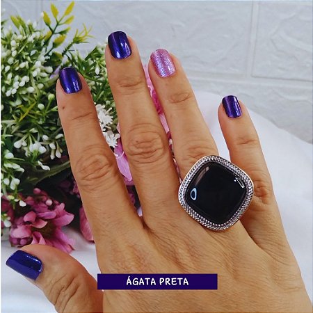 Anel Ajustável Pedra Quadrada Grande de Ágata Preta com Detalhes Banhado a Ouro