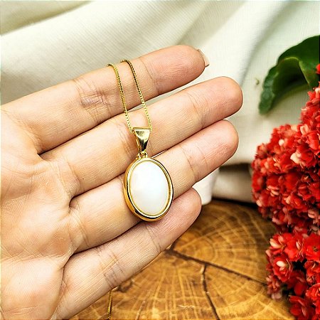 Colar Corrente Veneziana com Pingente Oval de Madrepérola Banhado a Ouro