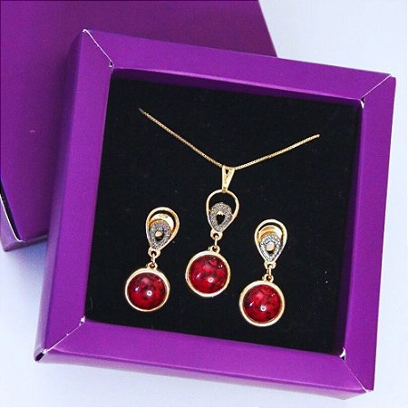 Conjunto de Pedra Howlita Vinho com Detalhes em Ródio Negro Banhado a Ouro