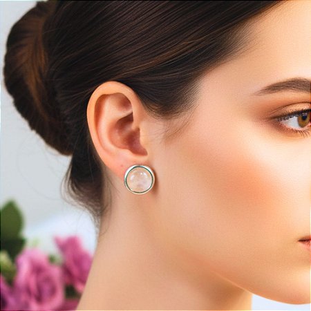 Brinco de Pedra Redonda Pequena Cristal de Rocha Banhado a Prata