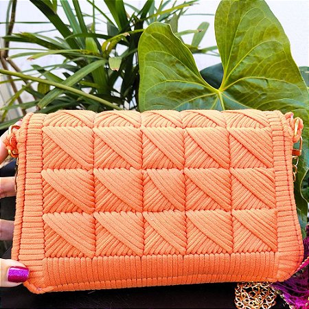 Bolsa Clássica em Fio de Malha Artesanal – Feita Sob Encomenda