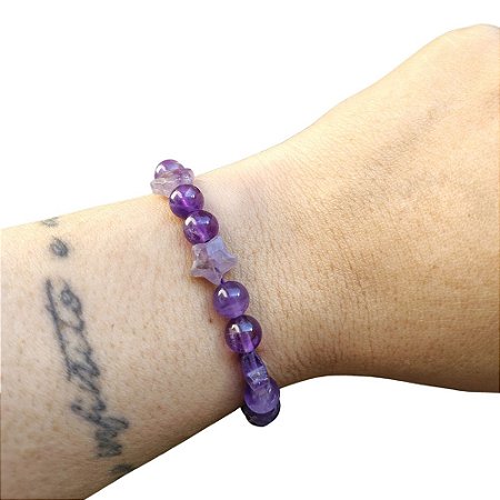 Pulseira Artesanal de Macramê com Pedra Natural Ametista e Estrelas em Fio Encerado