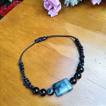 Pulseira Artesanal de Macramê com Ágata Preta e Jade Smoke central em Fio Encerado