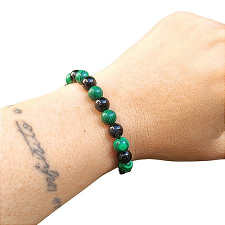 Pulseira com Pedras Naturais de Ágata Preta e Malaquita em Macramê fio de seda