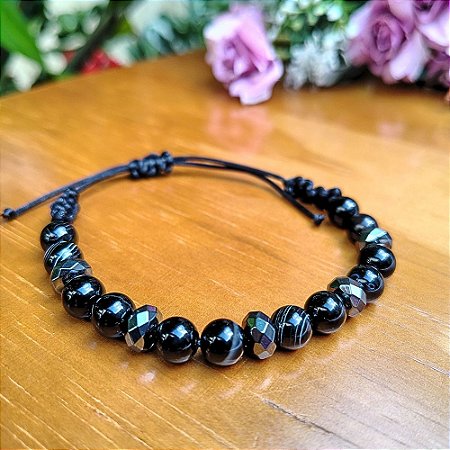 Pulseira Artesanal de Macramê com Pedras Naturais de Ágata Preta e Hematita em Fio de Seda