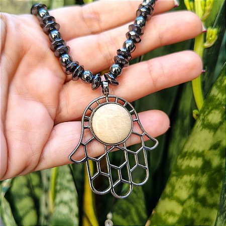 Colar de Hematita Natural pingente de Hamsá e Amazonita Bege banho Ródio Branco