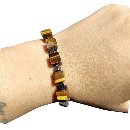 Pulseira de Olho de Tigre Natural e Hematita em Cubos – Macramê com Fio de Seda
