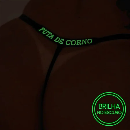 Calcinha Fio Dental com Escrita Puta de Corno que Brilha no Escuro-PUTA DE CORNO-