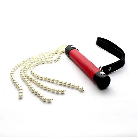 Chicote em Couro Sintético Com Tiras de Pérolas- Vermelho-