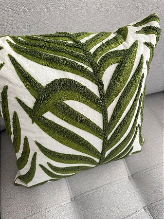 Almofada 45x45 bordada folhas 02
