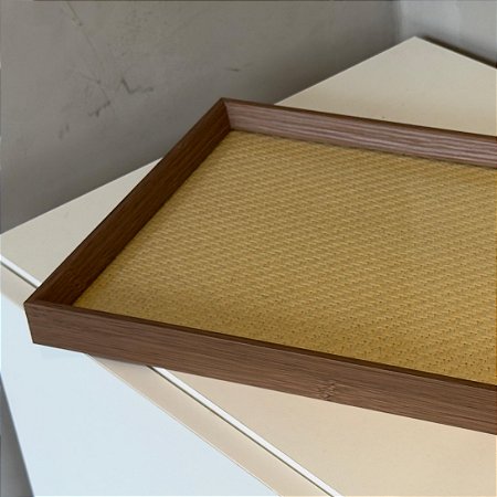 Bandeja de Madeira com Rattan