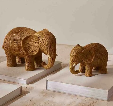 Elefantes com Textura de Palha
