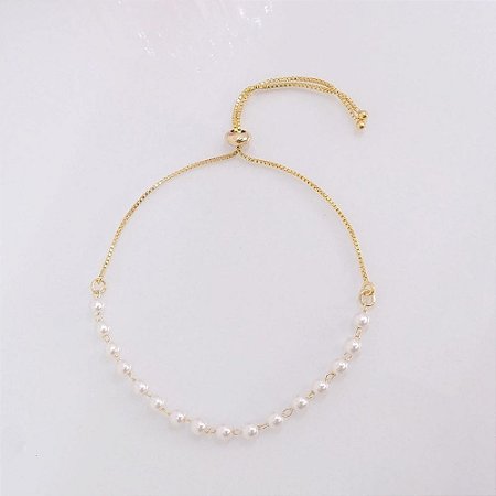 Pulseira ajustável com mini pérolas no ouro