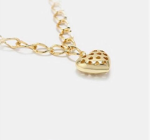 Pulseira Corrente com Pingente de coração vazado com coraçõezinhos dourado