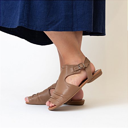 Sandália Rasteira Cláudia Venutti (Avelã)