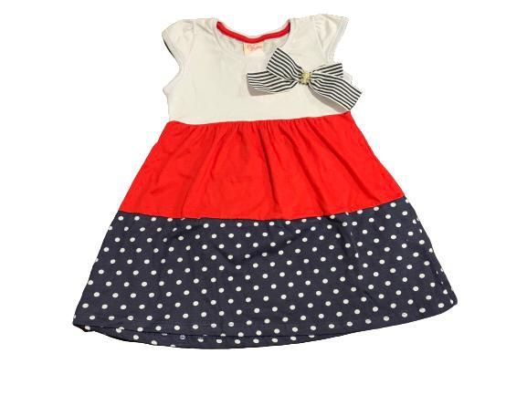 Vestido de bolinhas com laço