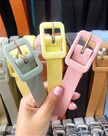 Cinto Feminino em Courinho Sintético - Fivela Retangular